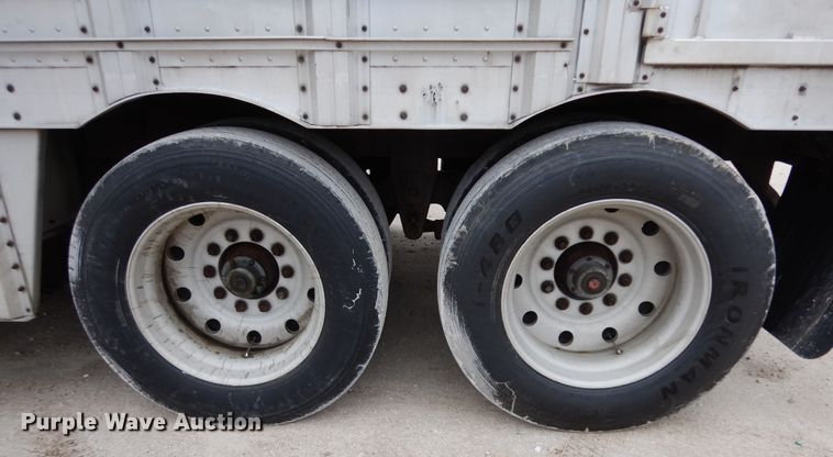 image for item DF6663 1996 Barret Baci livestock trailer