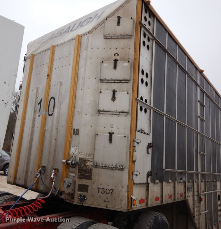 image for item DF6664 2007 Merrit livestock trailer