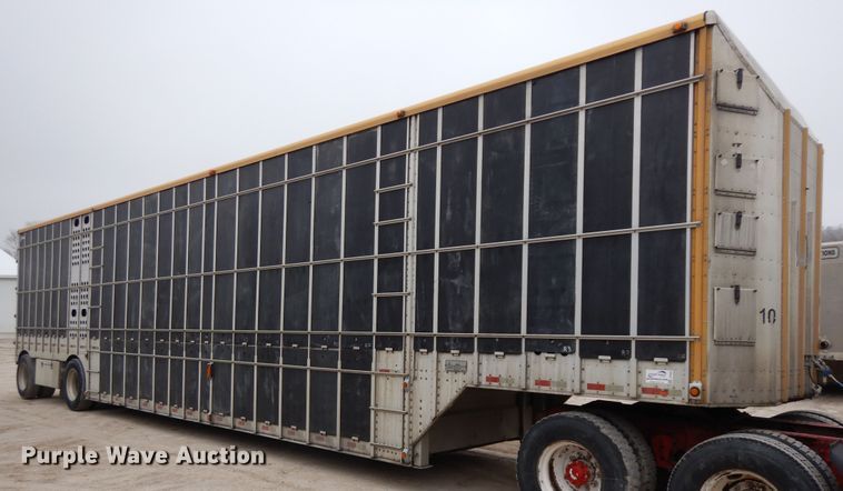 image for item DF6664 2007 Merrit livestock trailer