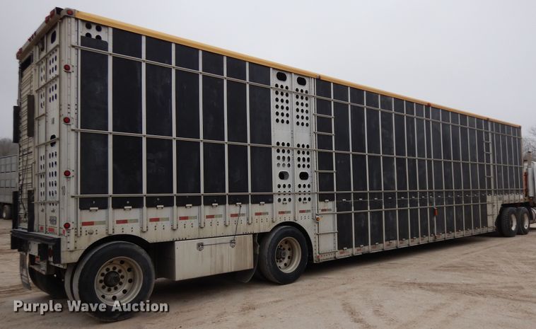 image for item DF6664 2007 Merrit livestock trailer