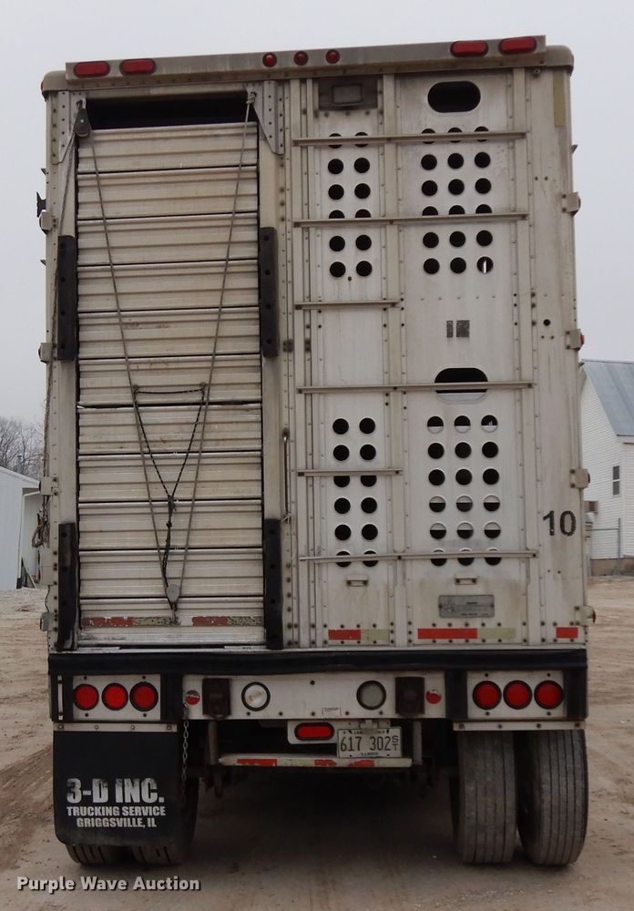 image for item DF6664 2007 Merrit livestock trailer