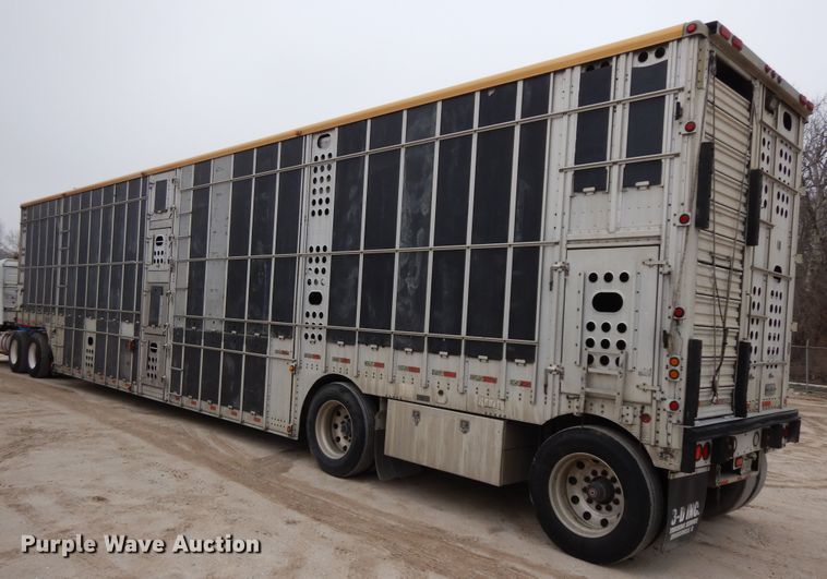 image for item DF6664 2007 Merrit livestock trailer