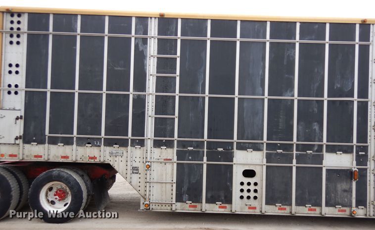 image for item DF6664 2007 Merrit livestock trailer