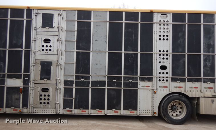 image for item DF6664 2007 Merrit livestock trailer