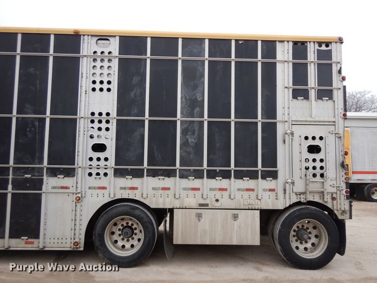 image for item DF6664 2007 Merrit livestock trailer