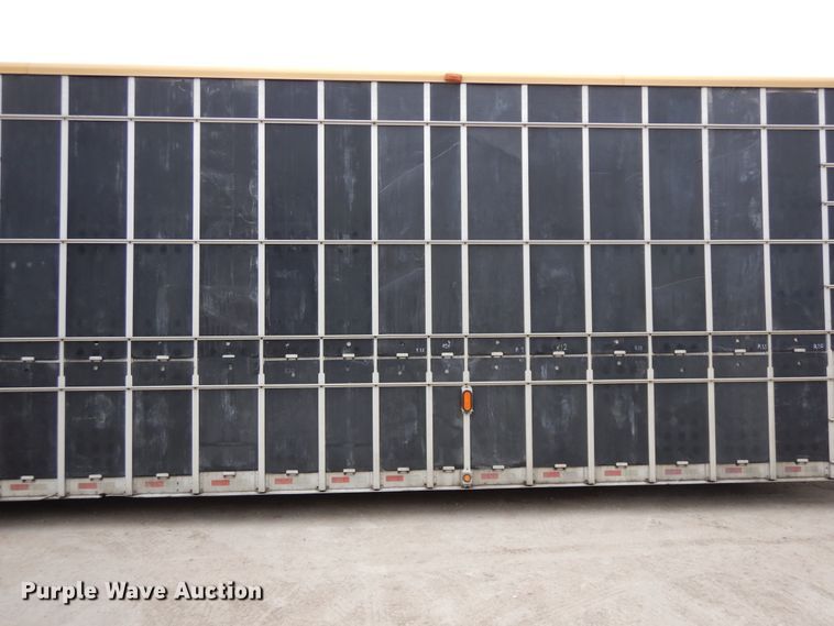 image for item DF6664 2007 Merrit livestock trailer