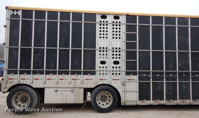 image for item DF6664 2007 Merrit livestock trailer