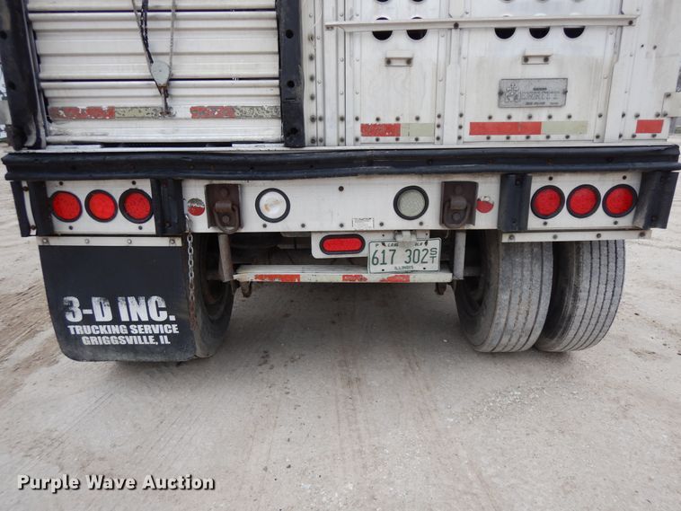 image for item DF6664 2007 Merrit livestock trailer