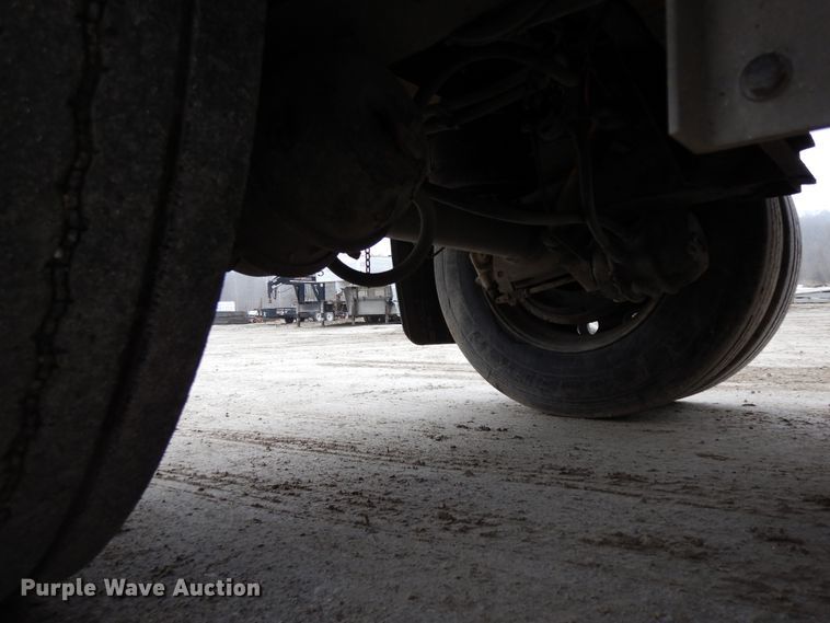 image for item DF6664 2007 Merrit livestock trailer