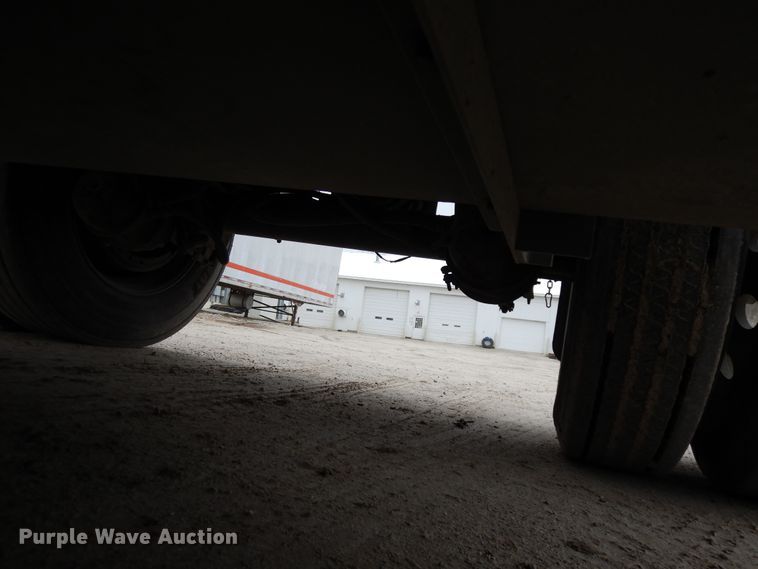 image for item DF6664 2007 Merrit livestock trailer