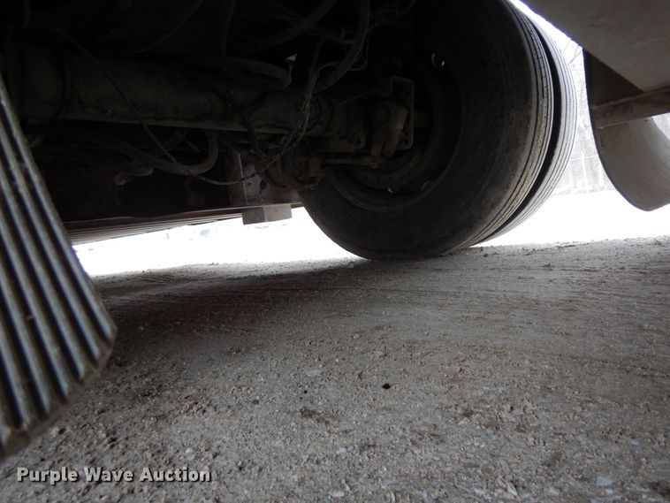 image for item DF6664 2007 Merrit livestock trailer