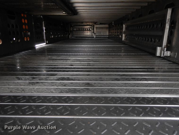 image for item DF6664 2007 Merrit livestock trailer