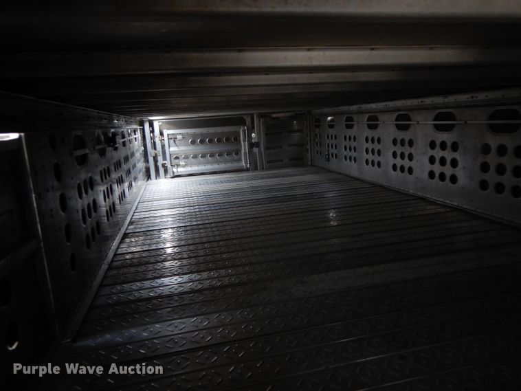 image for item DF6664 2007 Merrit livestock trailer