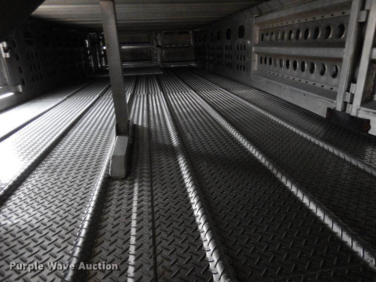 image for item DF6664 2007 Merrit livestock trailer