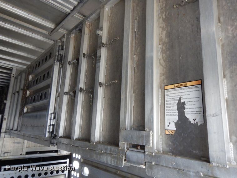 image for item DF6664 2007 Merrit livestock trailer