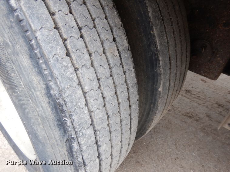 image for item DF6664 2007 Merrit livestock trailer