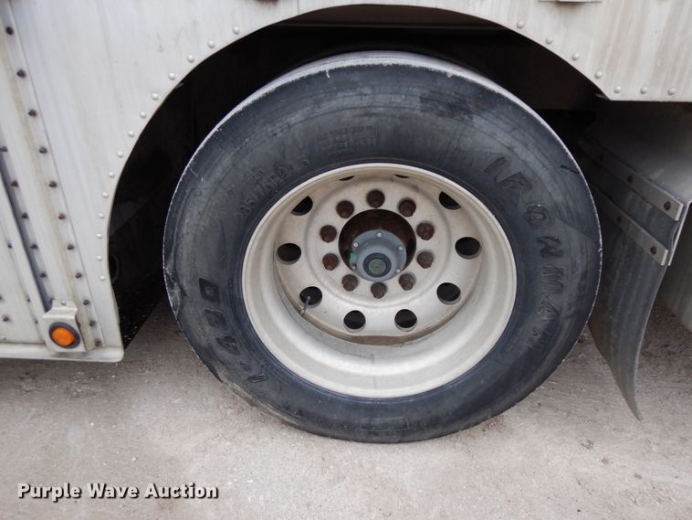 image for item DF6664 2007 Merrit livestock trailer