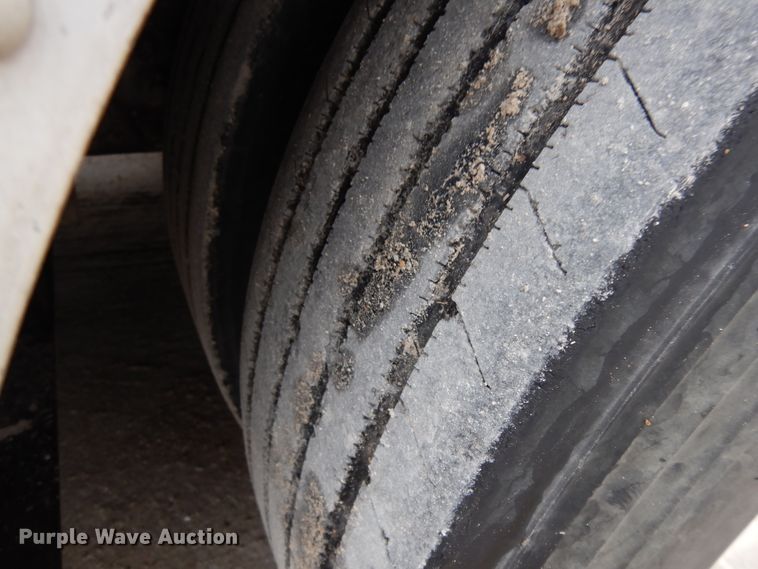 image for item DF6664 2007 Merrit livestock trailer