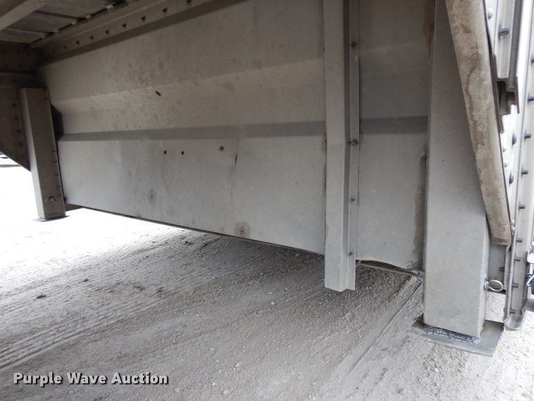 image for item DF6664 2007 Merrit livestock trailer