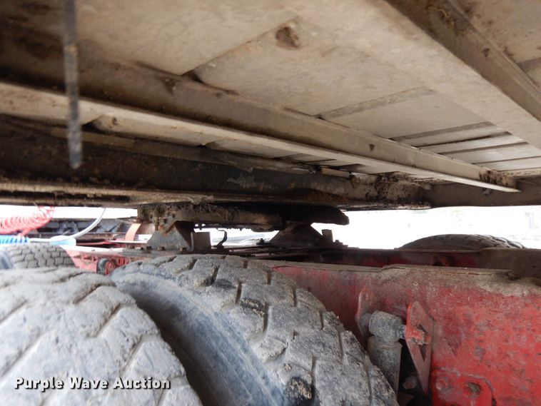 image for item DF6664 2007 Merrit livestock trailer