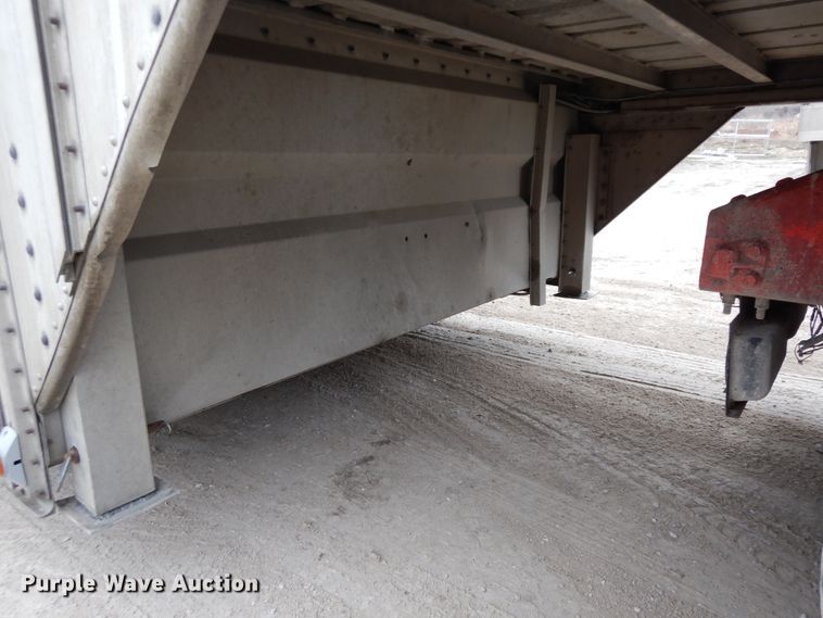 image for item DF6664 2007 Merrit livestock trailer