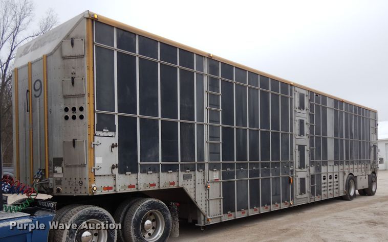 image for item DF6665 2009 Merrit livestock trailer