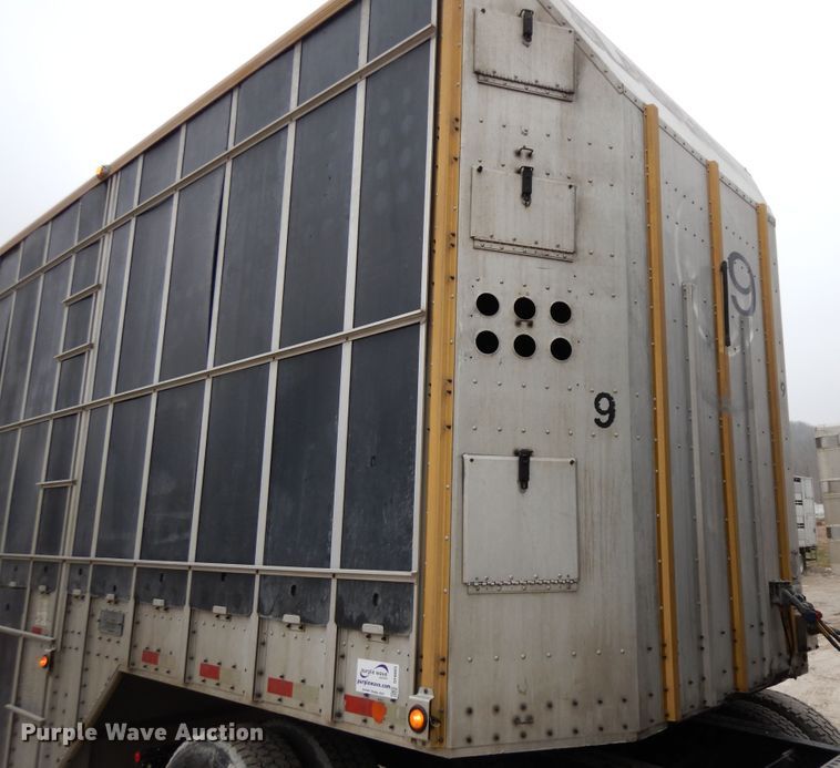 image for item DF6665 2009 Merrit livestock trailer