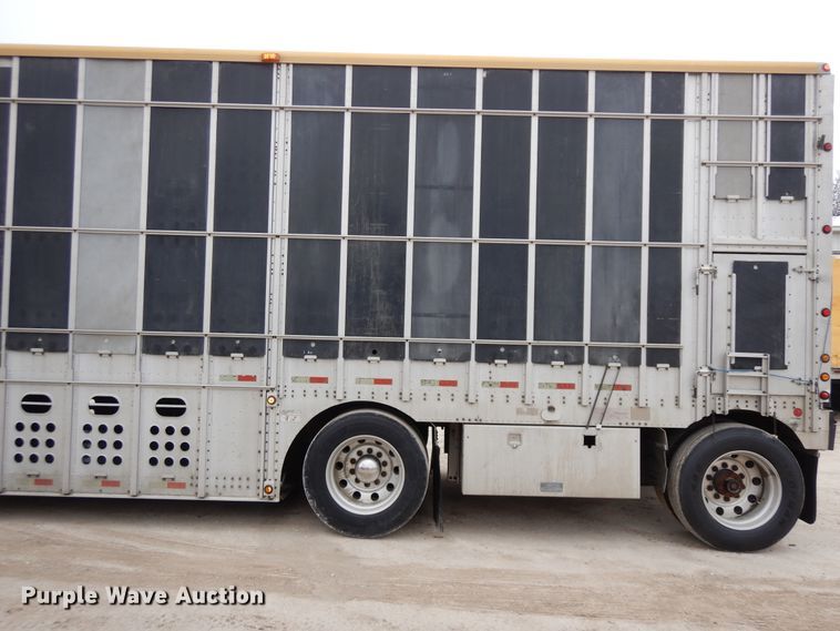 image for item DF6665 2009 Merrit livestock trailer