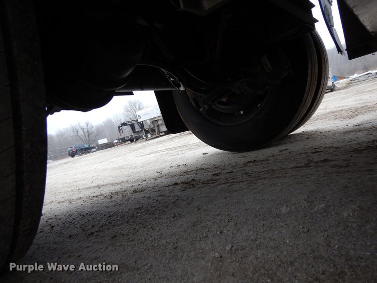 image for item DF6665 2009 Merrit livestock trailer