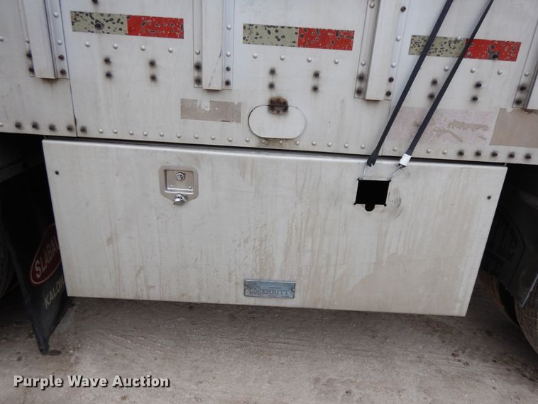 image for item DF6665 2009 Merrit livestock trailer