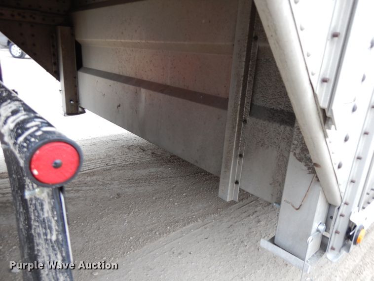 image for item DF6665 2009 Merrit livestock trailer