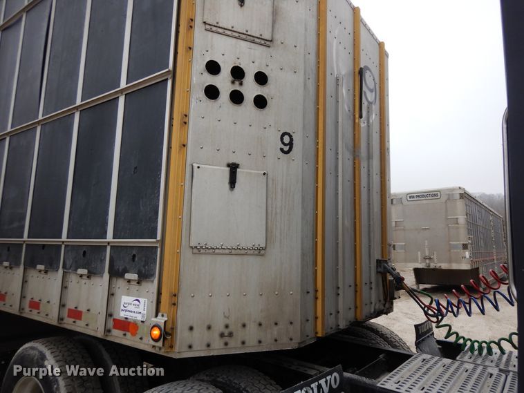 image for item DF6665 2009 Merrit livestock trailer