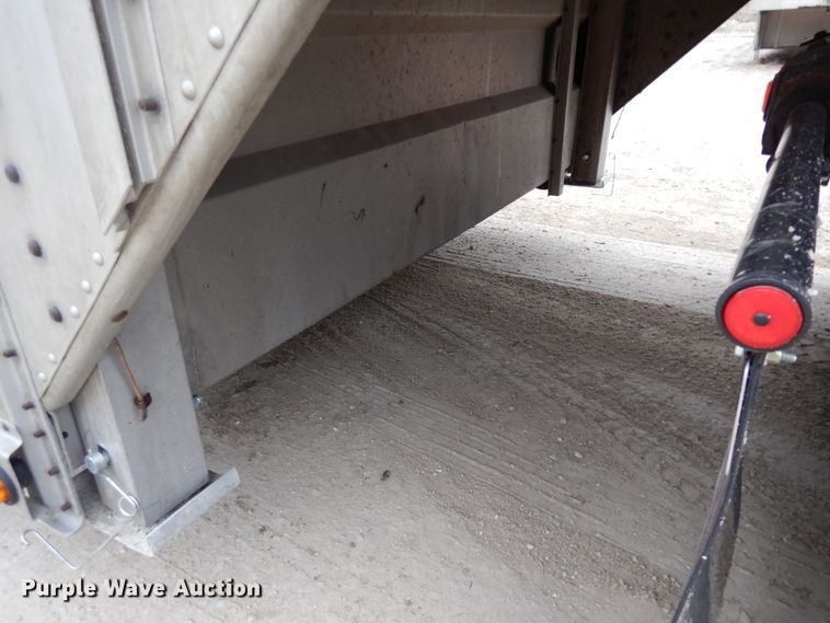 image for item DF6665 2009 Merrit livestock trailer