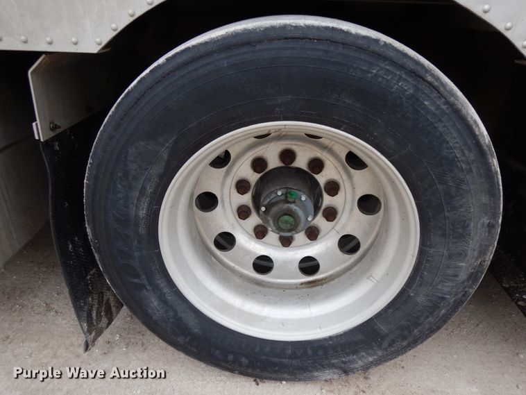 image for item DF6665 2009 Merrit livestock trailer