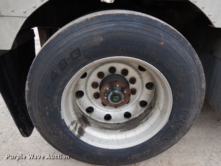 image for item DF6665 2009 Merrit livestock trailer