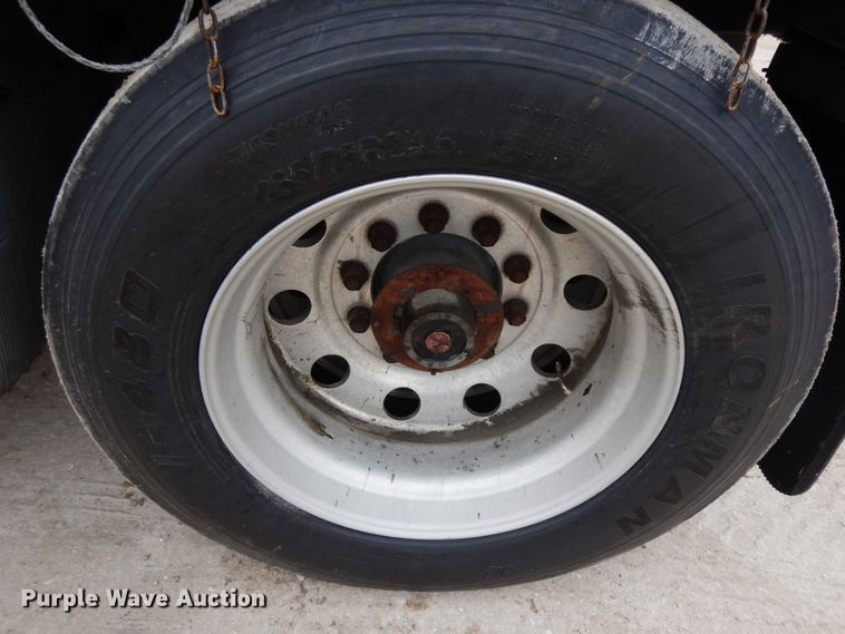 image for item DF6665 2009 Merrit livestock trailer