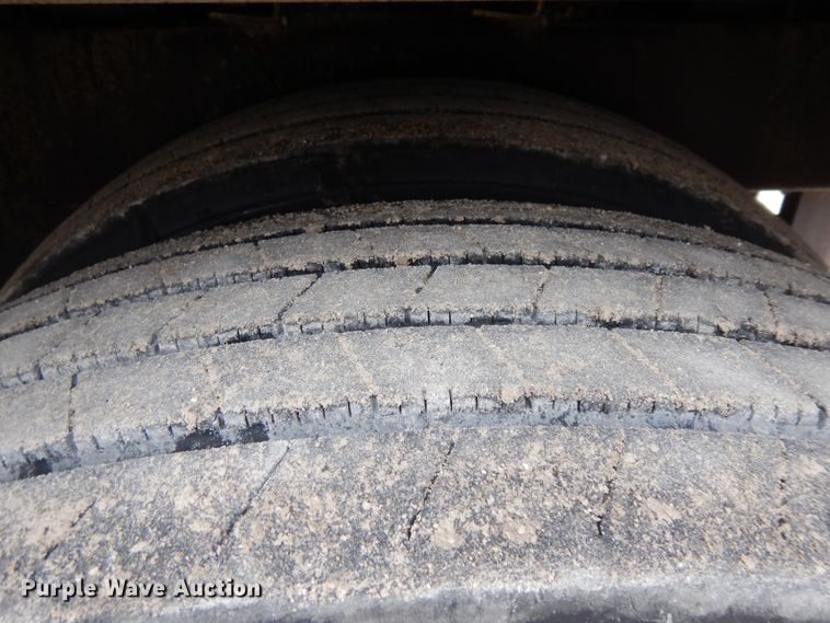 image for item DF6665 2009 Merrit livestock trailer