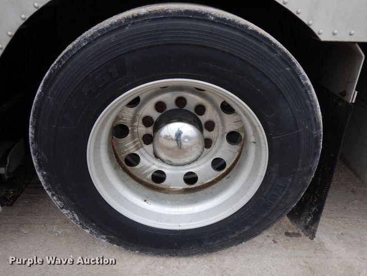 image for item DF6665 2009 Merrit livestock trailer