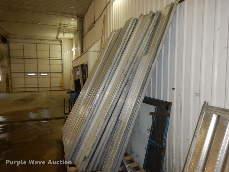 image for item DF6665 2009 Merrit livestock trailer