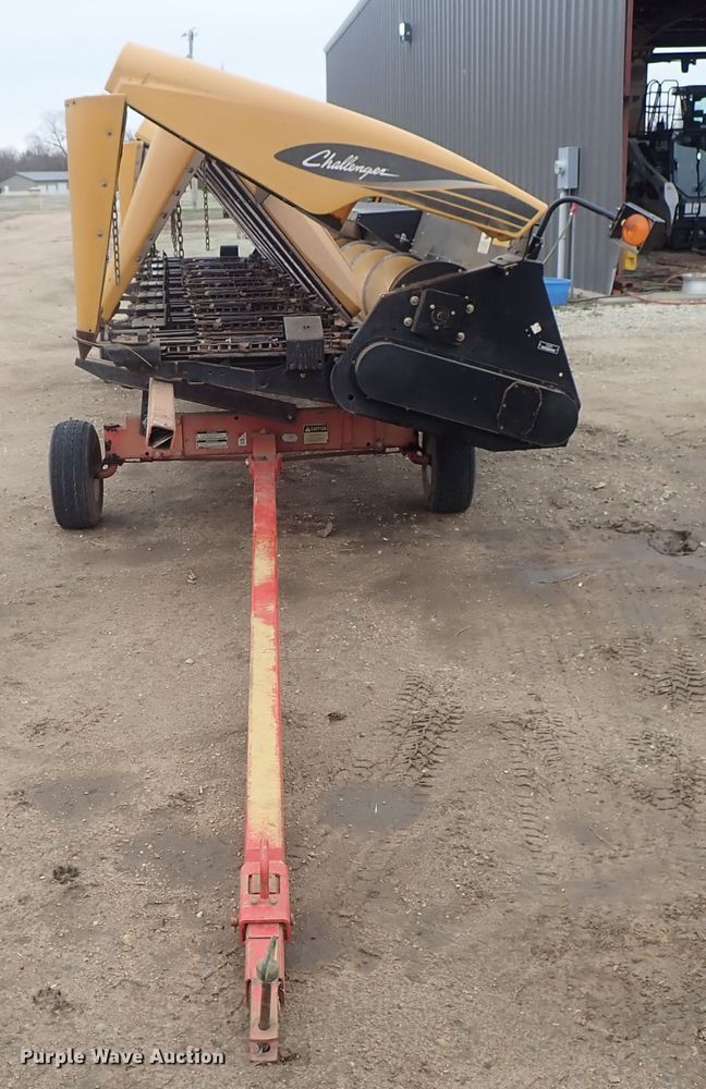 image for item DG3019 2003 Challenger CH830 corn head