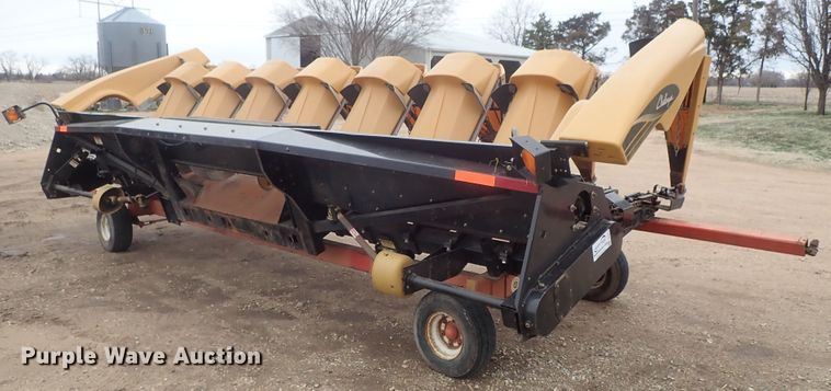 image for item DG3019 2003 Challenger CH830 corn head