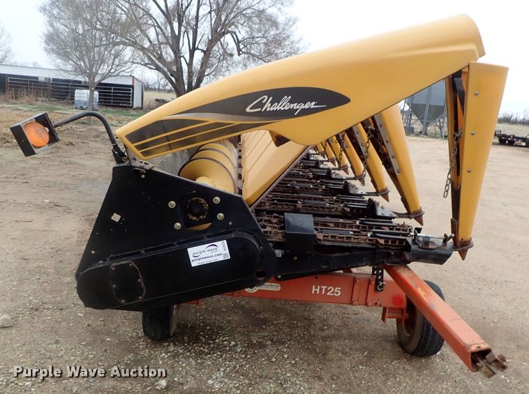 image for item DG3019 2003 Challenger CH830 corn head