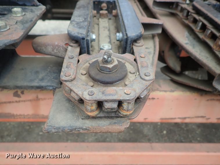 image for item DG3019 2003 Challenger CH830 corn head