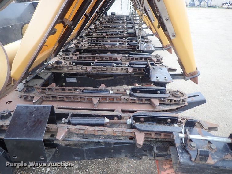 image for item DG3019 2003 Challenger CH830 corn head