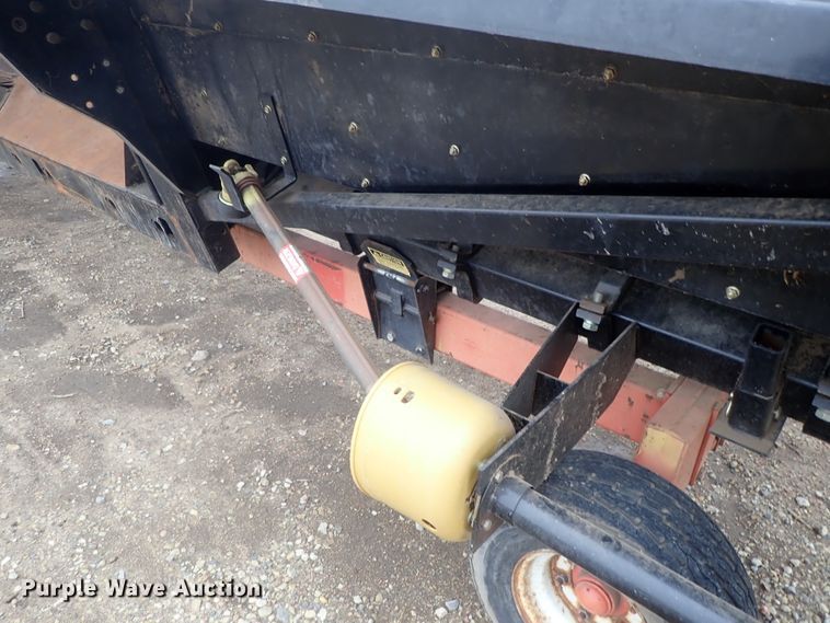 image for item DG3019 2003 Challenger CH830 corn head