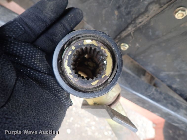 image for item DG3019 2003 Challenger CH830 corn head