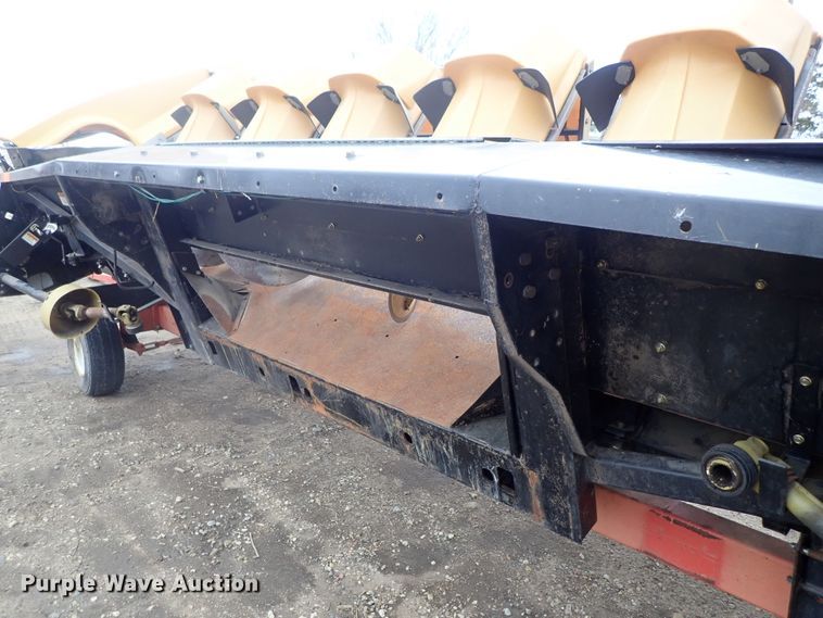 image for item DG3019 2003 Challenger CH830 corn head
