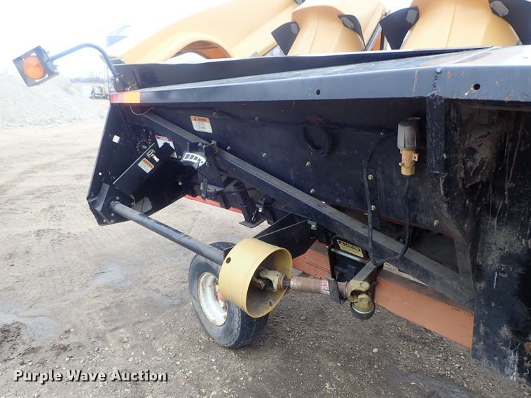 image for item DG3019 2003 Challenger CH830 corn head