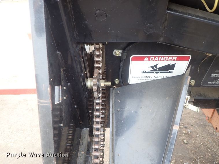 image for item DG3019 2003 Challenger CH830 corn head