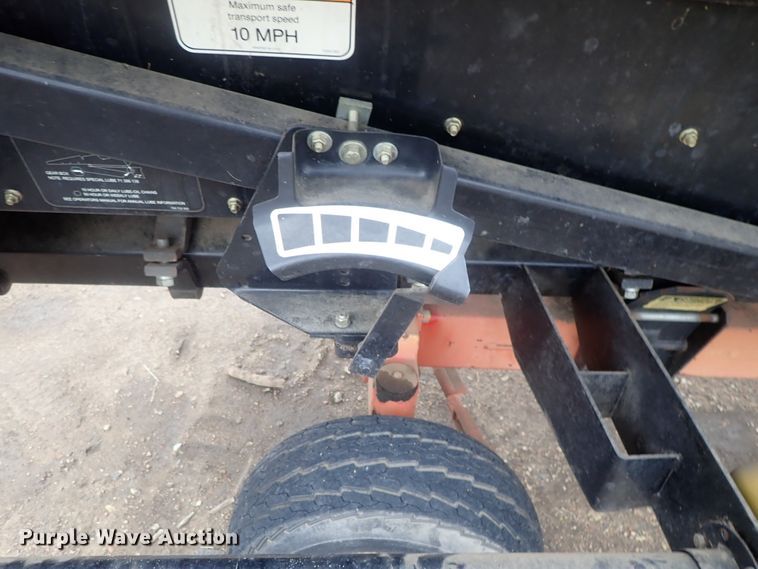 image for item DG3019 2003 Challenger CH830 corn head